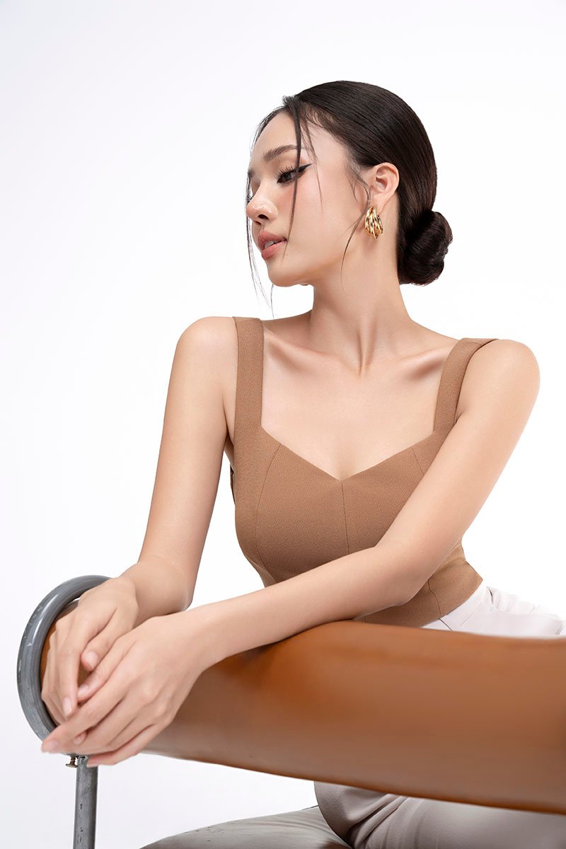 Kelsie Padded Sweetheart Top in Latte