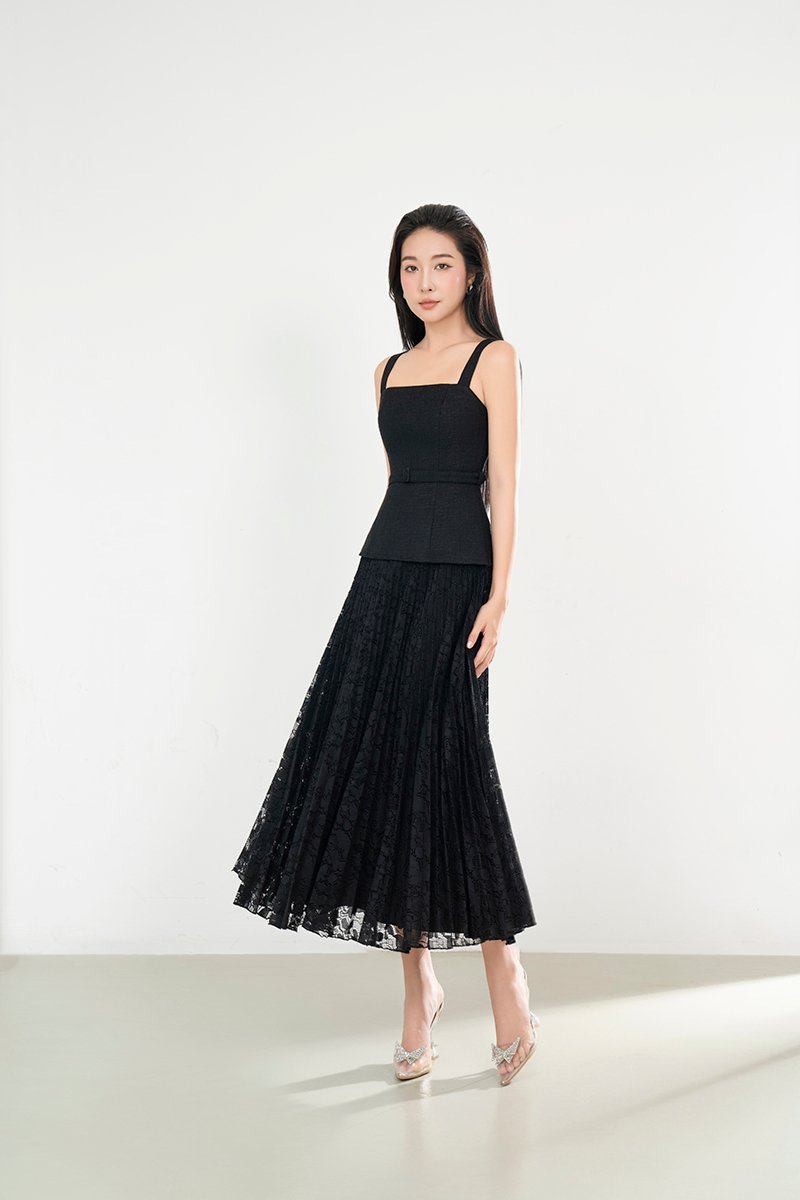 Dasom Padded Square Neck Pleated Midi Dress in Classic Black