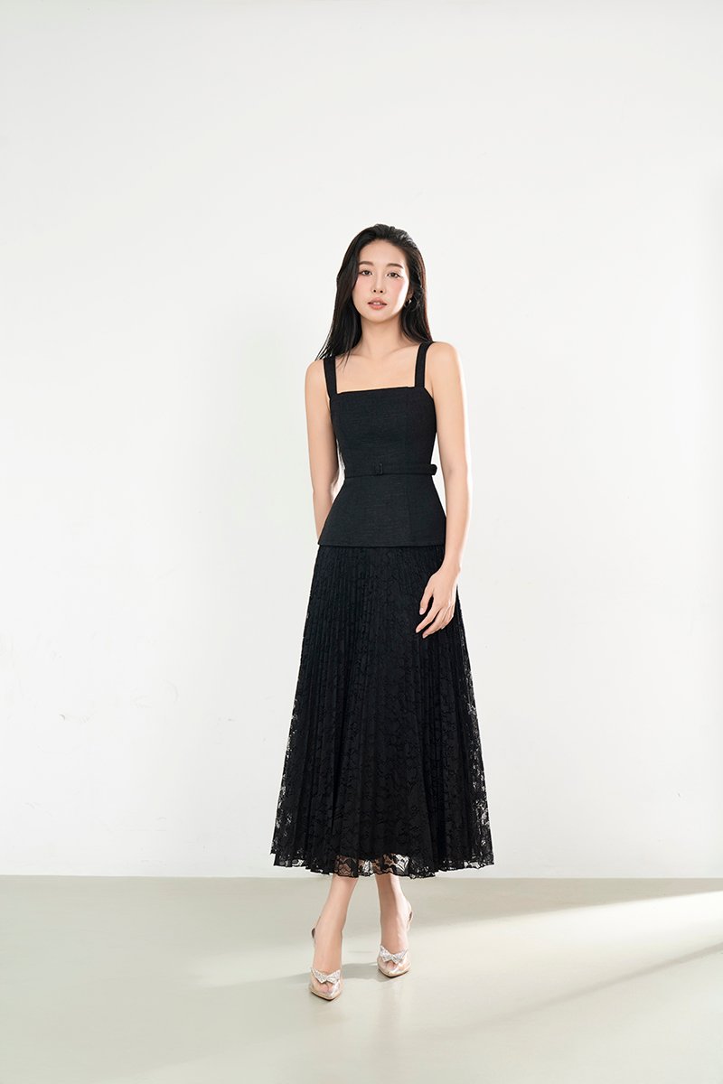 Dasom Padded Square Neck Pleated Midi Dress in Classic Black