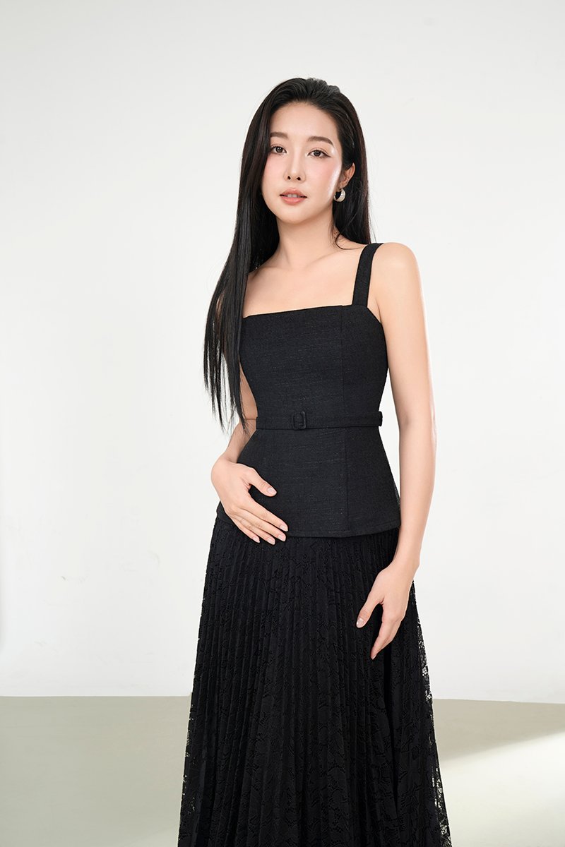 Dasom Padded Square Neck Pleated Midi Dress in Classic Black