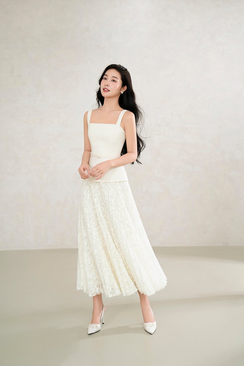 Dasom Padded Square Neck Pleated Midi Dress in Vanilla Cream
