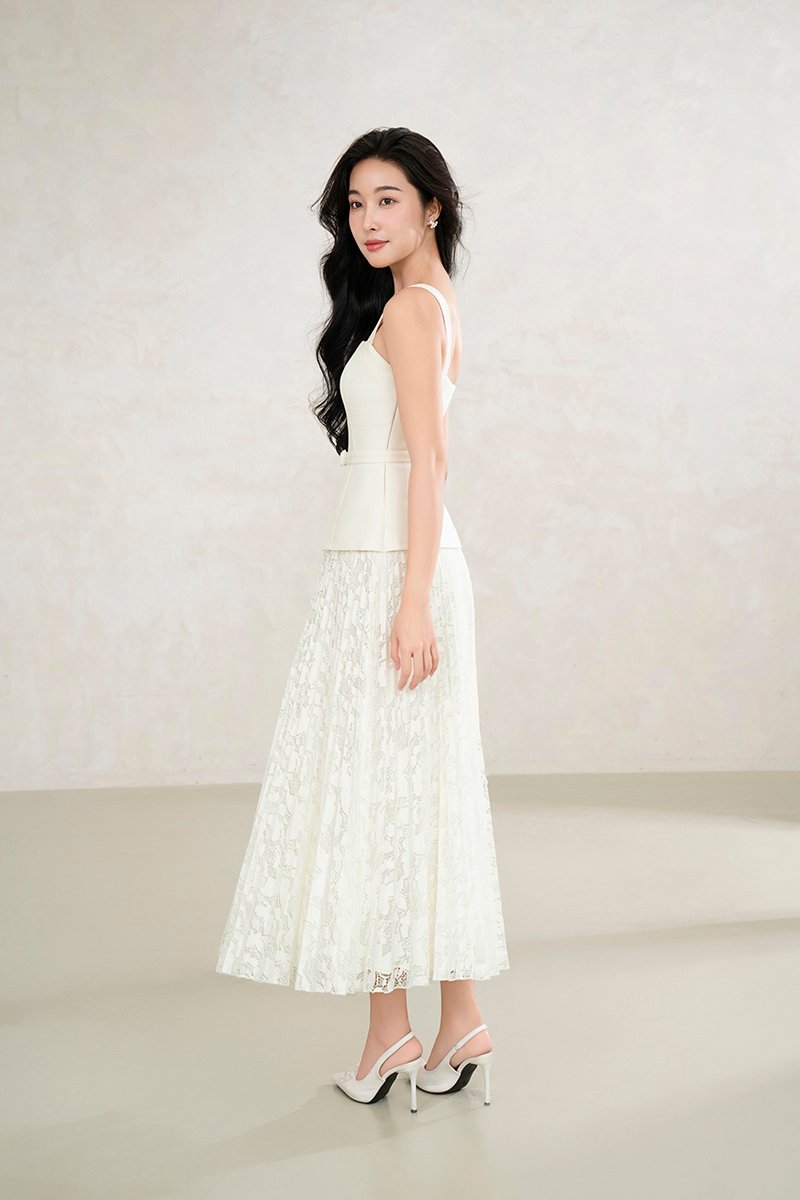 Dasom Padded Square Neck Pleated Midi Dress in Vanilla Cream