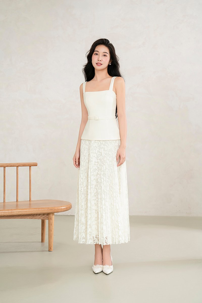 Dasom Padded Square Neck Pleated Midi Dress in Vanilla Cream