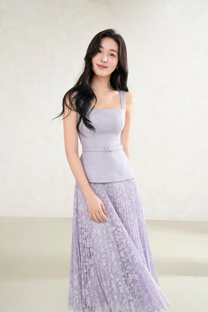 Dasom Padded Square Neck Pleated Midi Dress in Lavender