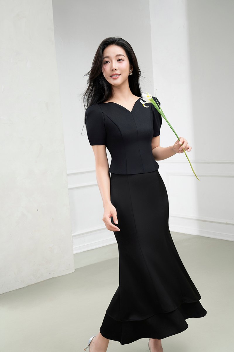 Suhye Mermaid Skirt in Classic Black
