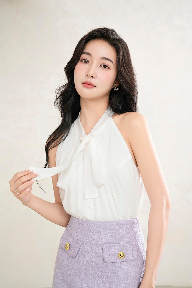Yeeun Pussybow Halter Top in Iconic White