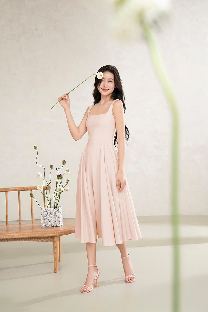 Yejin Padded Flare Midi Dress in Powder Pink