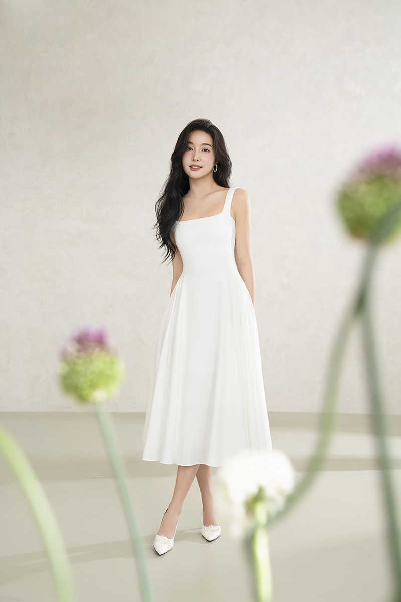 Yejin Padded Flare Midi Dress in Iconic White | Chello