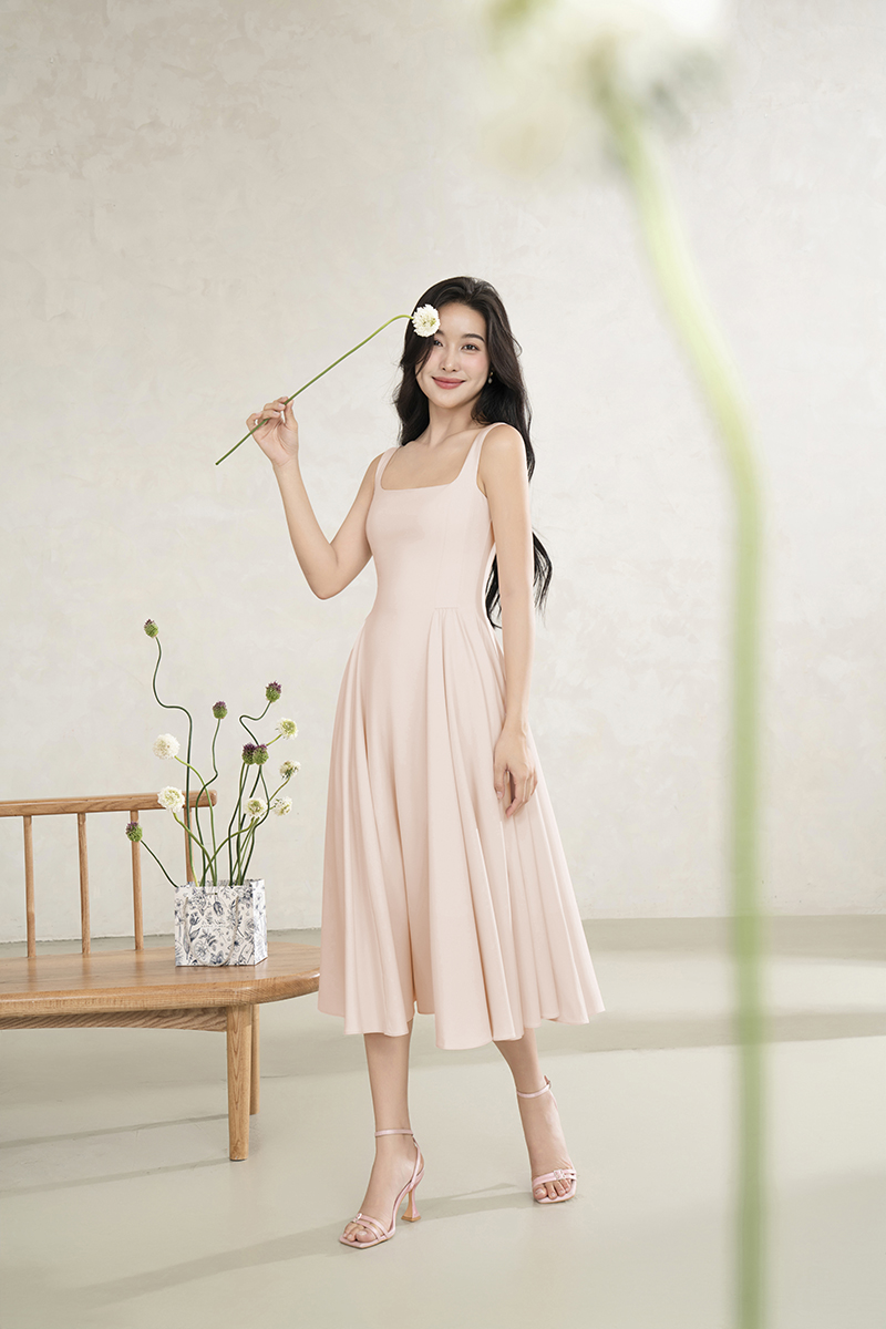 Yejin Padded Flare Midi Dress in Powder Pink | Chello