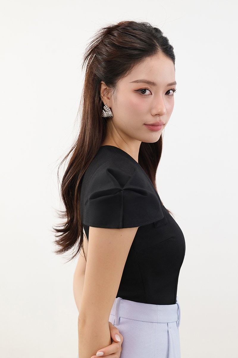 Phoebe Cap Sleeves Top in Classic Black