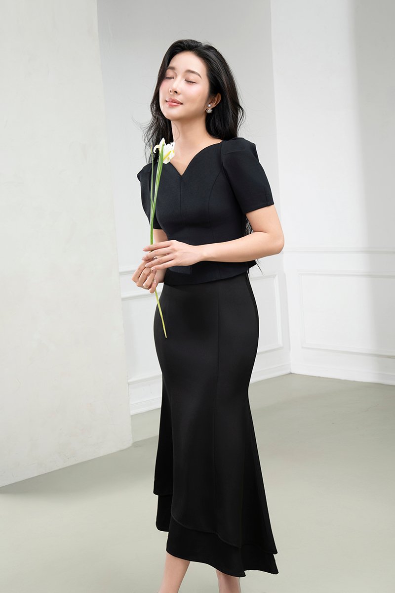 Suhye Mermaid Skirt in Classic Black