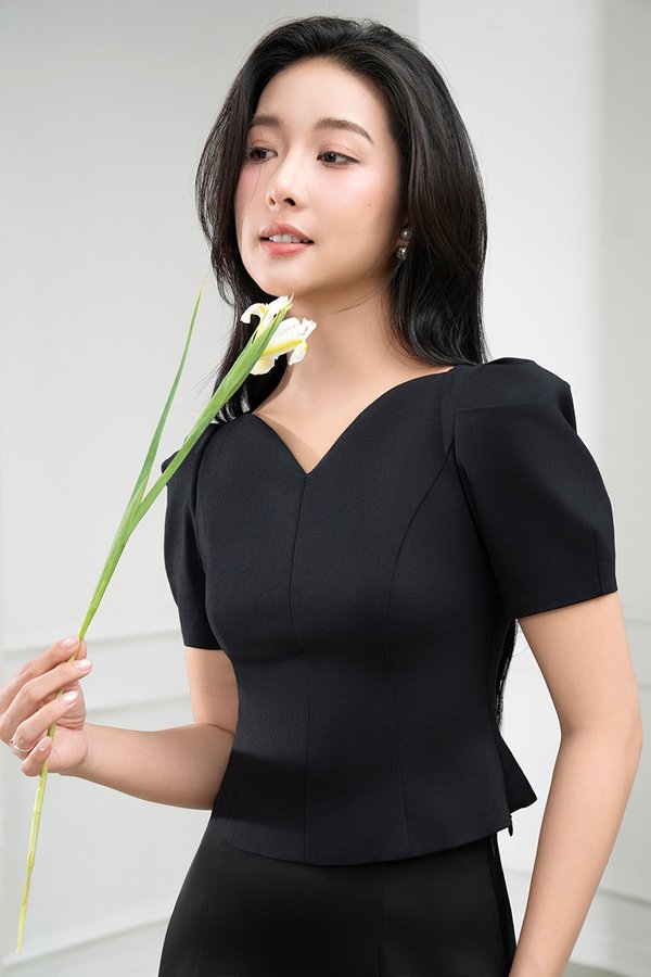 Yoomi Padded Sweetheart Top in Classic Black