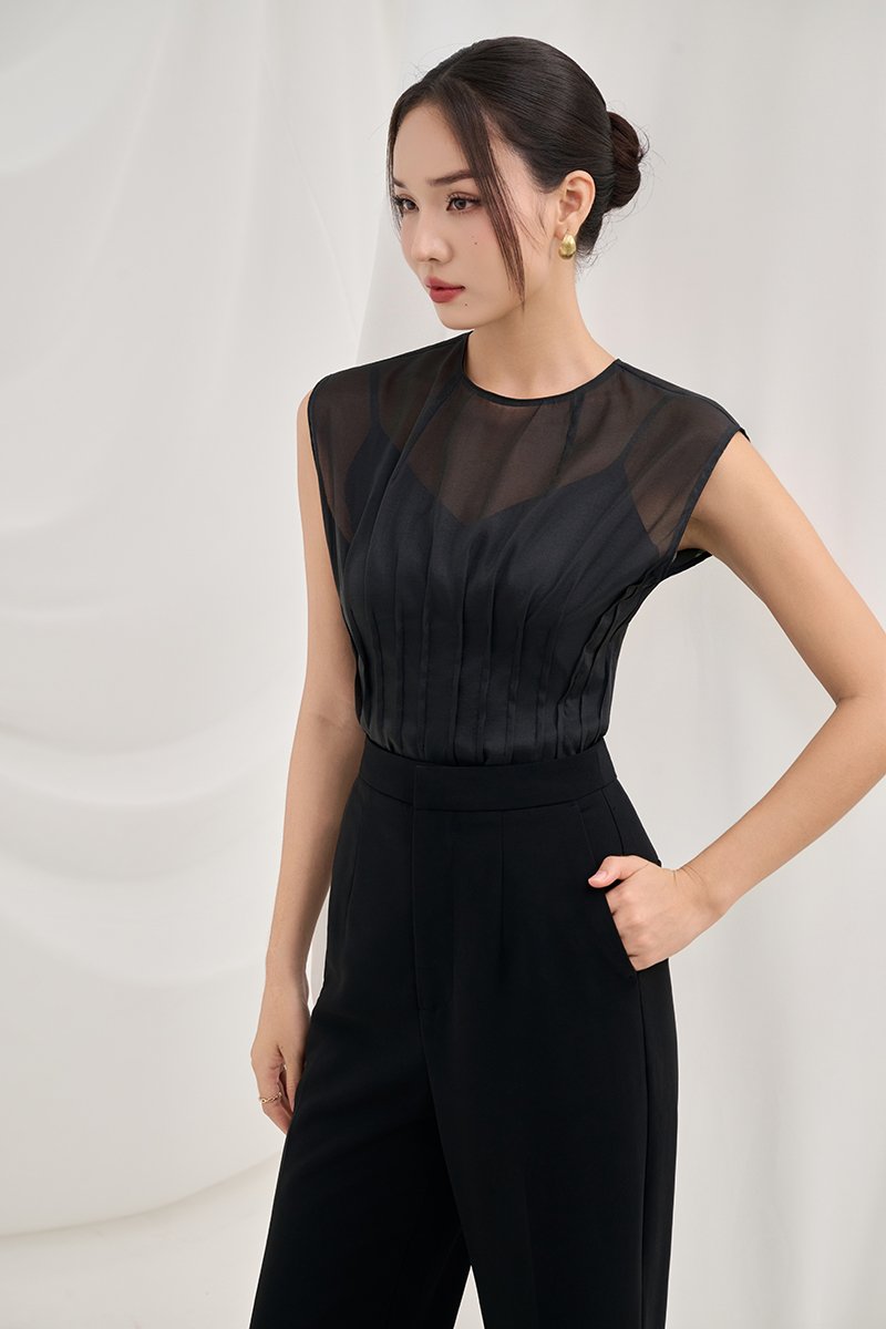 Elarin Pin Tuck Top in Classic Black