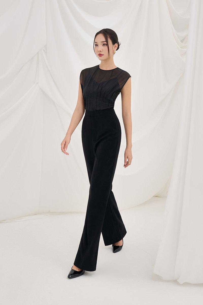 Elarin Pin Tuck Top in Classic Black