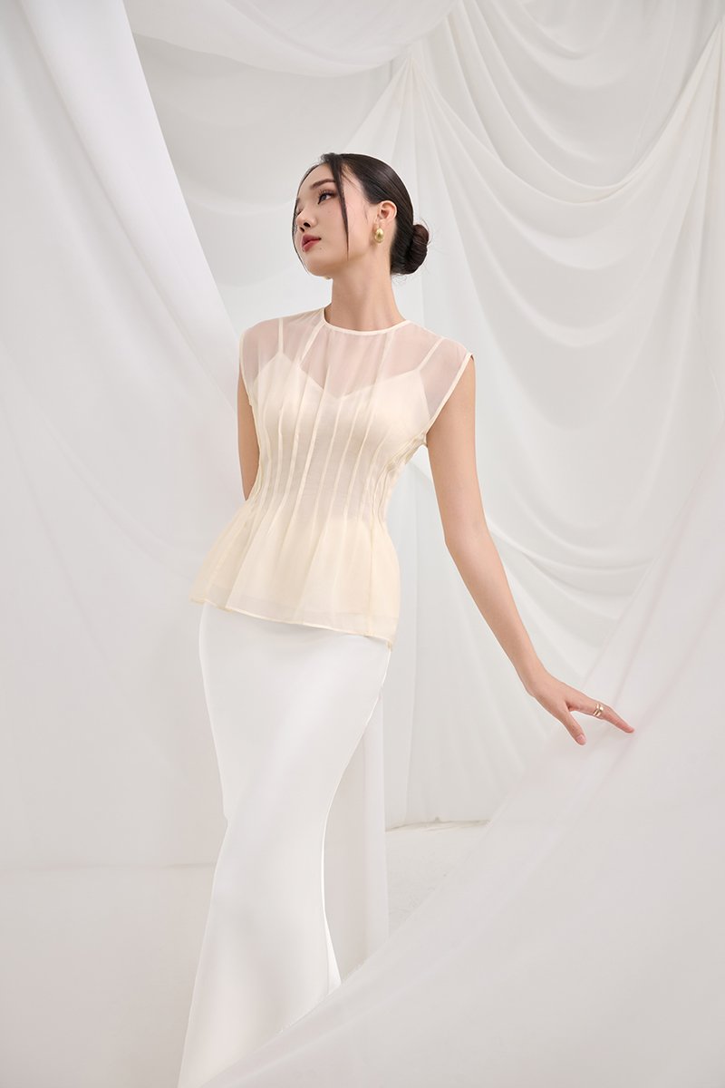 Elarin Pin Tuck Top in Cream