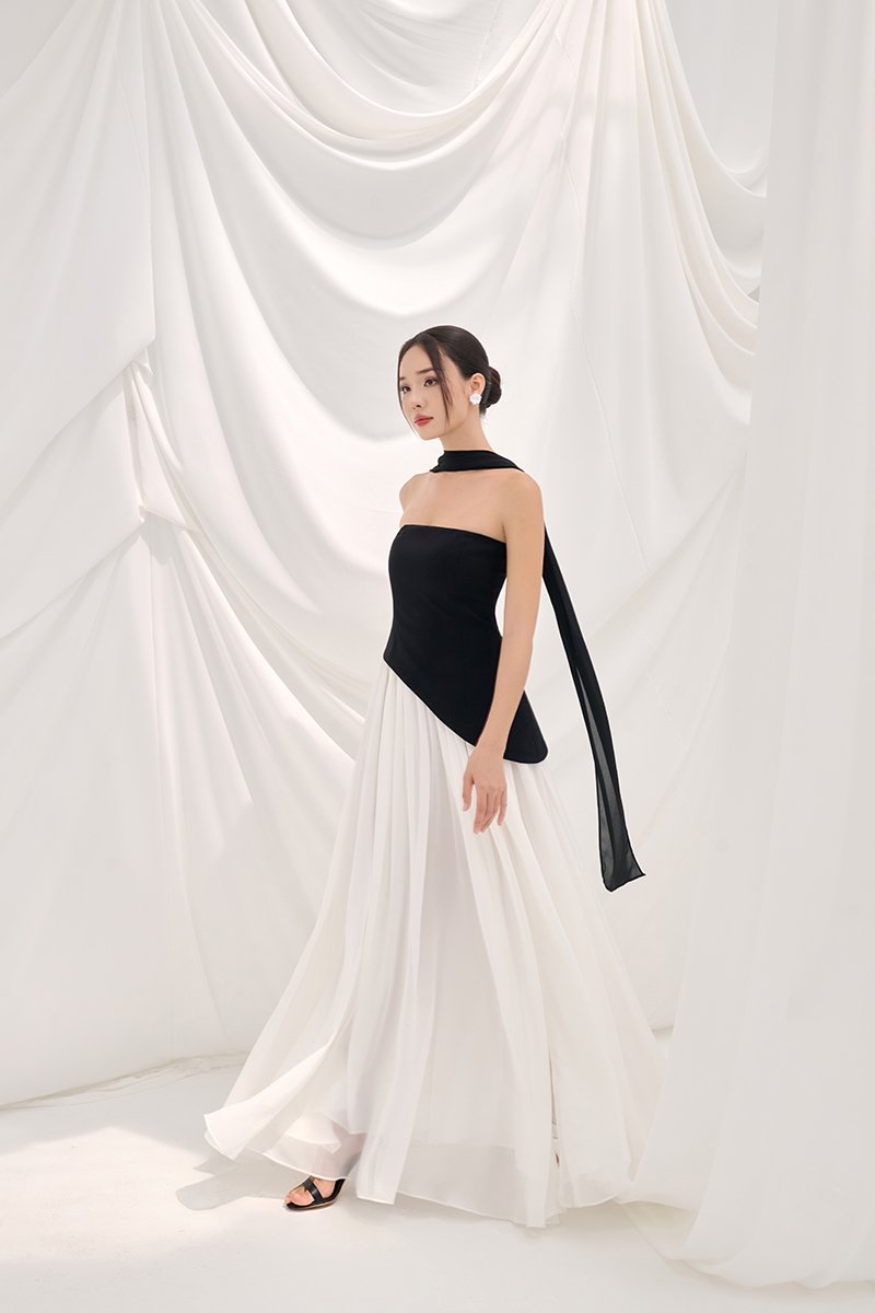 Isla Tube Contrast Maxi Dress in Classic Black with White