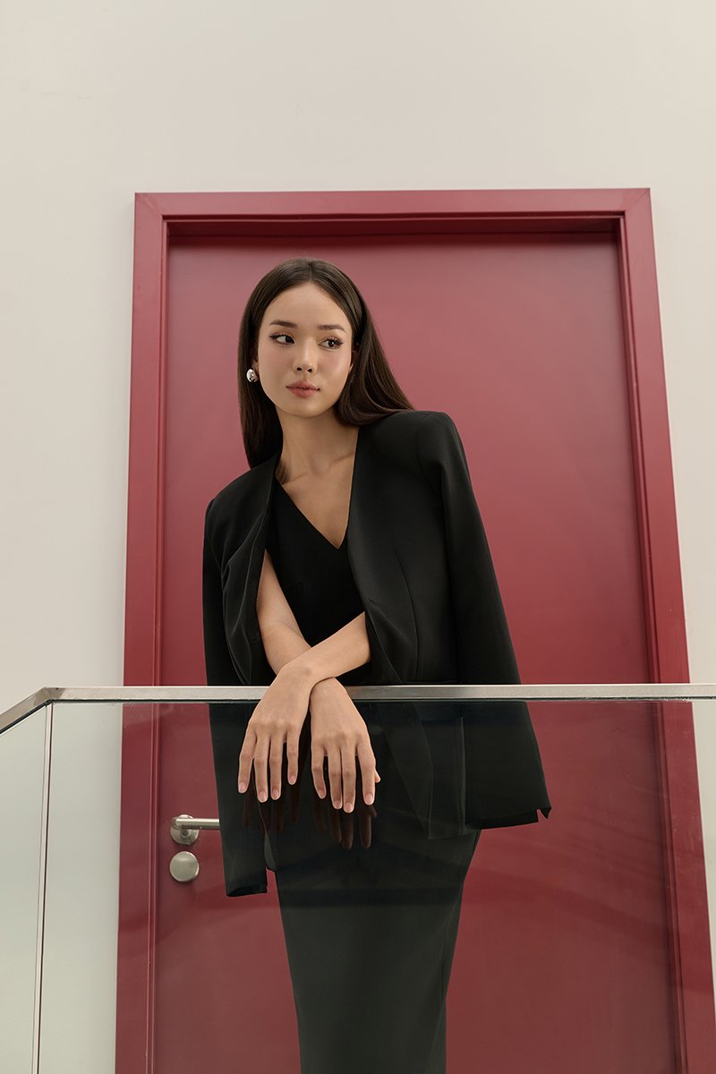 Isolde Oversized Blazer in Classic Black