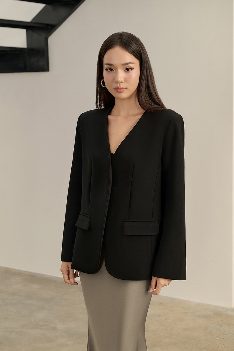 Isolde Oversized Blazer in Classic Black