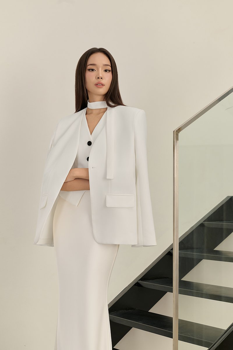 Isolde Oversized Blazer in Iconic White