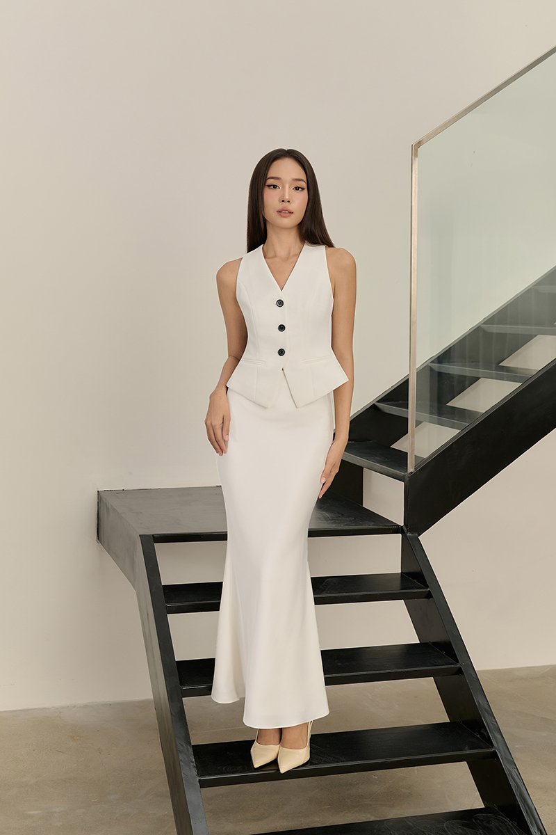 Kaelis Slip Mermaid Maxi Skirt in French Cream