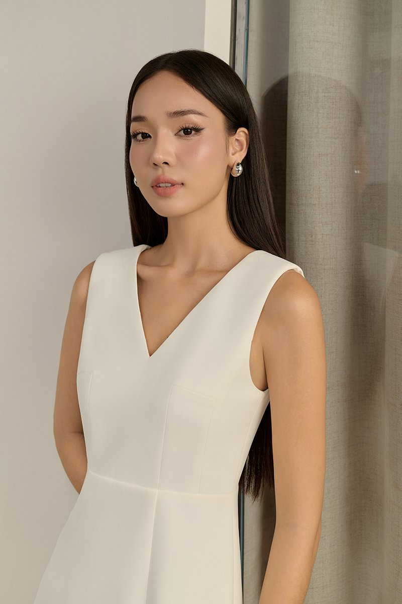 Saelle Padded V-neck Pencil Dress in Iconic White