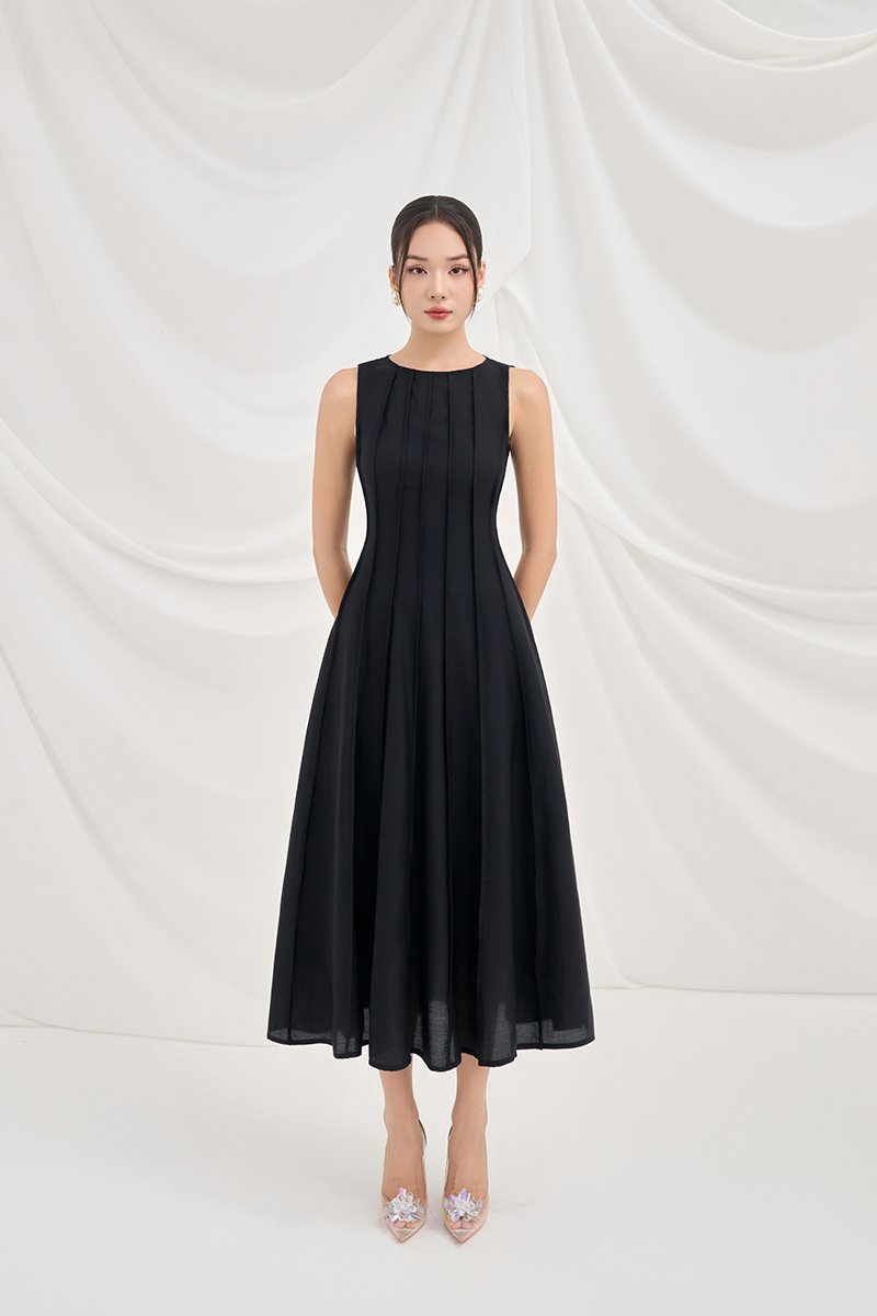 Shiloh Panel Maxi Dress in Classic Black