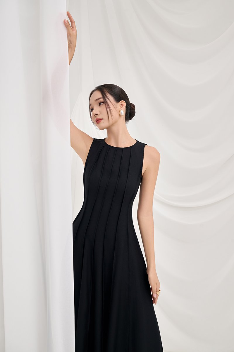 Shiloh Panel Maxi Dress in Classic Black