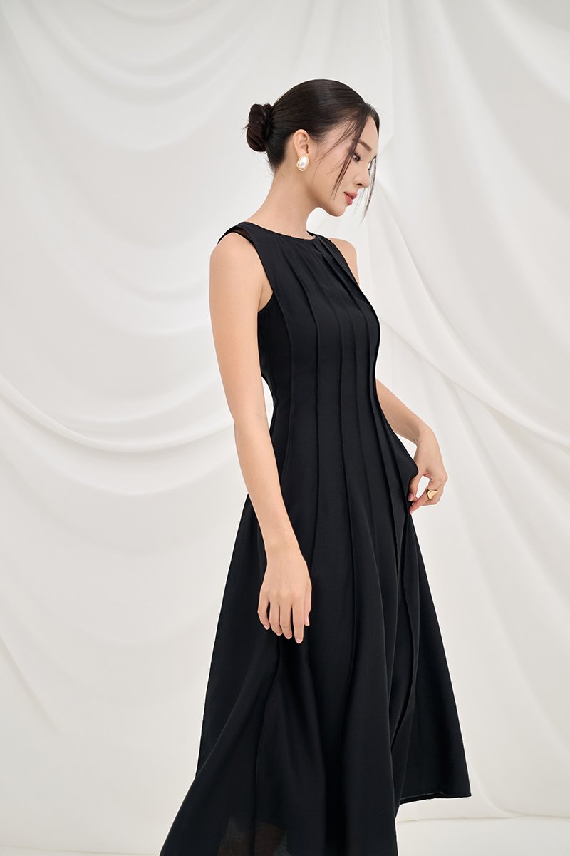 Shiloh Panel Maxi Dress in Classic Black