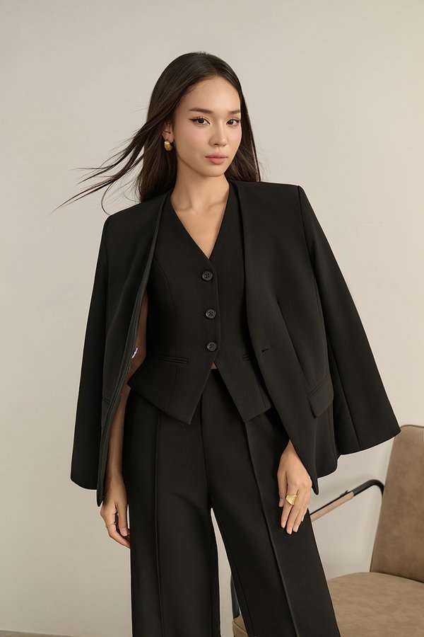 Isolde Oversized Blazer in Classic Black