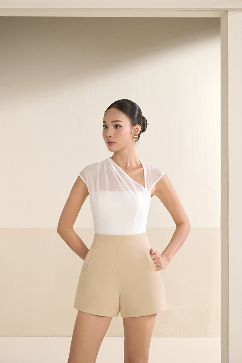 Michelle High Waist Tailored Shorts in Tres Naturale