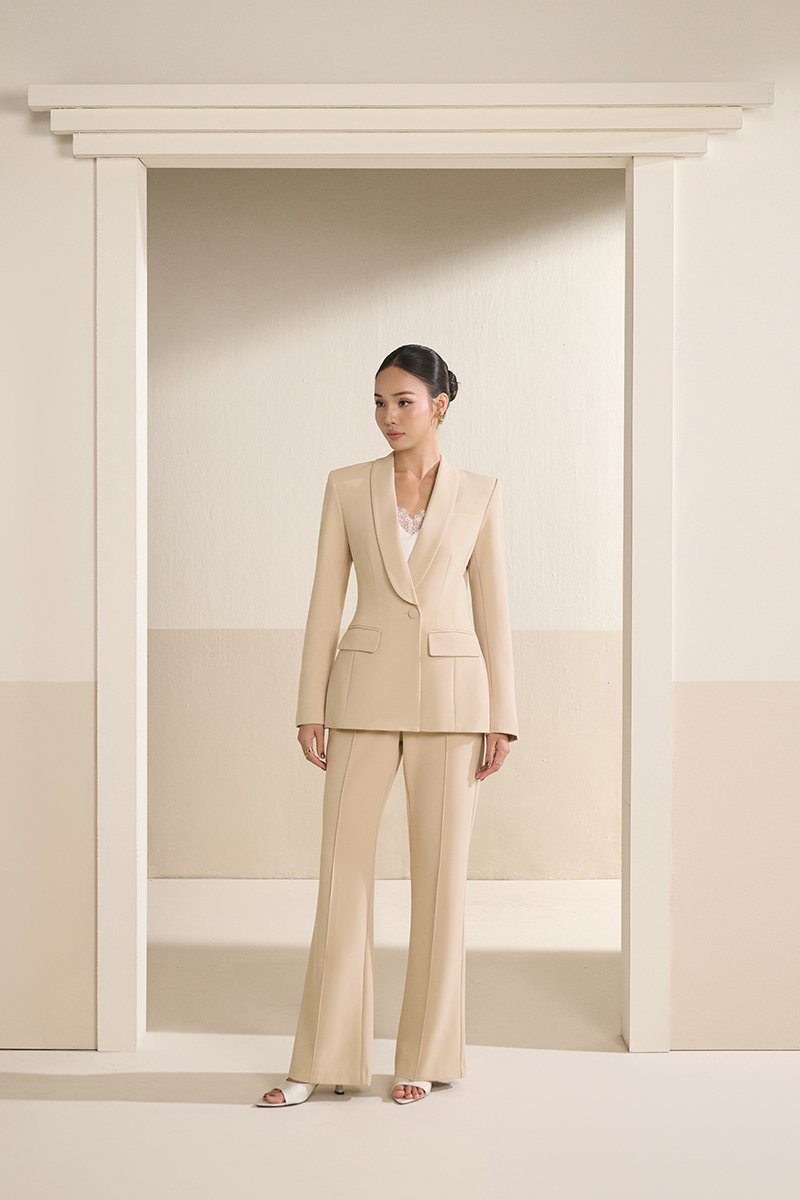 Michelle Tailored Blazer in Light Tres Naturale