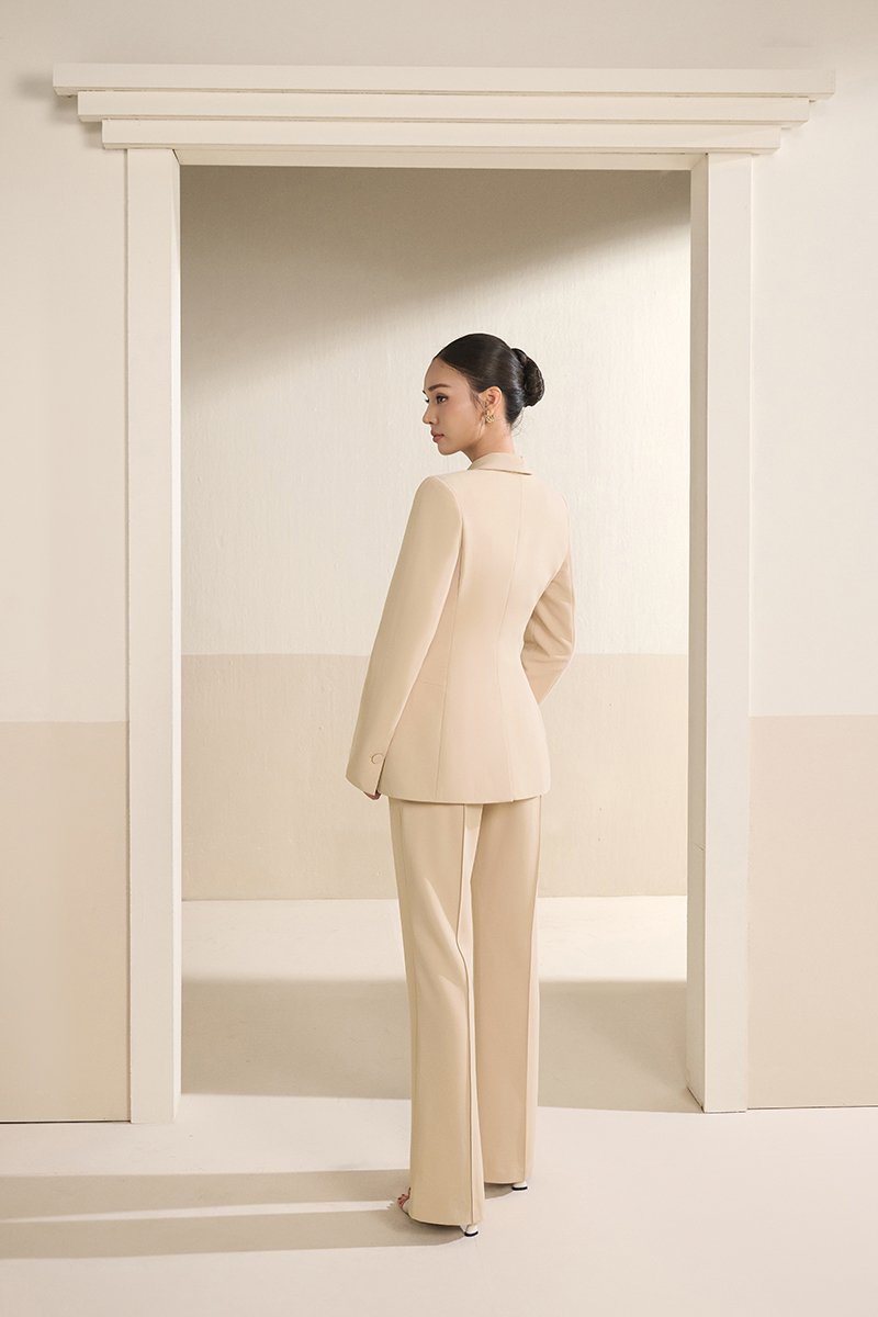 Michelle Tailored Blazer in Light Tres Naturale