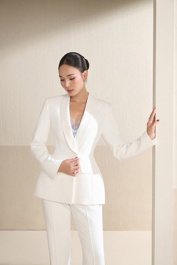 Michelle Tailored Blazer in Iconic White