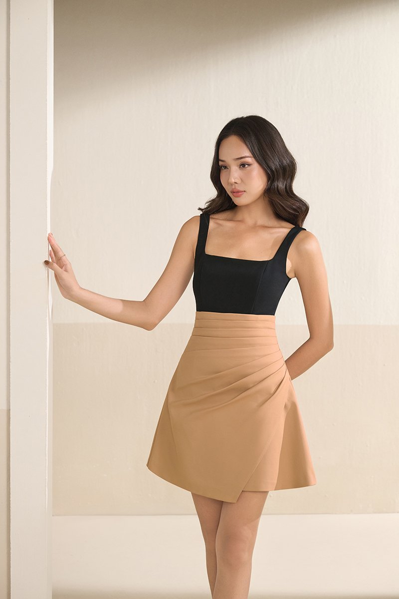 Avirel Square Neck Top in Classic Black