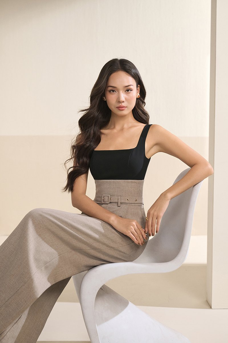 Avirel Square Neck Top in Classic Black