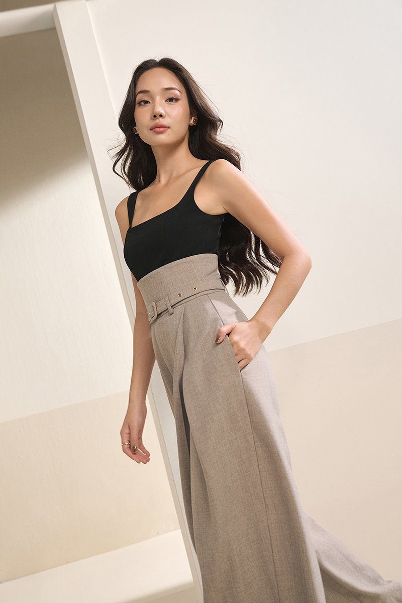 Avirel Square Neck Top in Classic Black