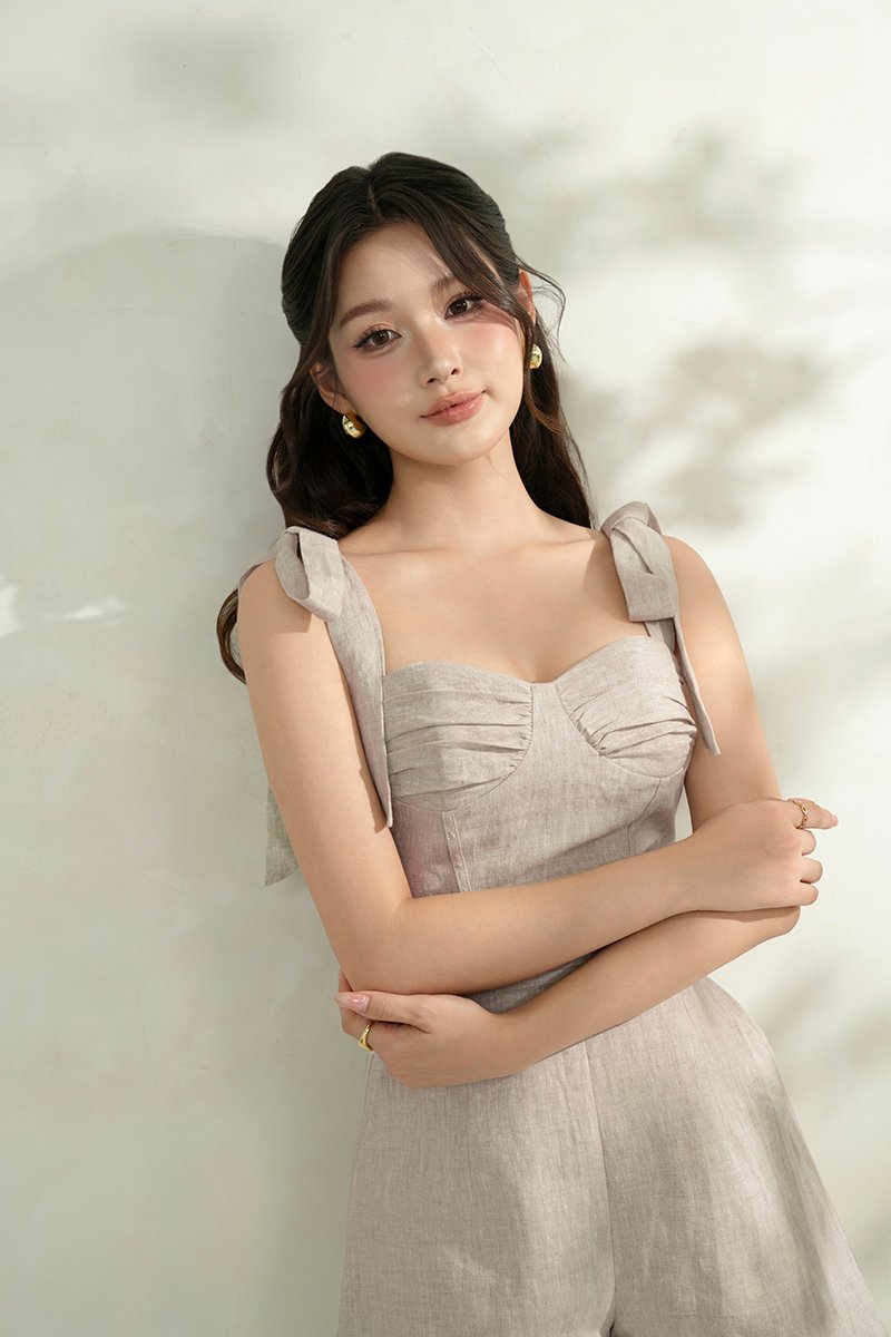 Evita Pleated Waistband Shorts in Linen Drift