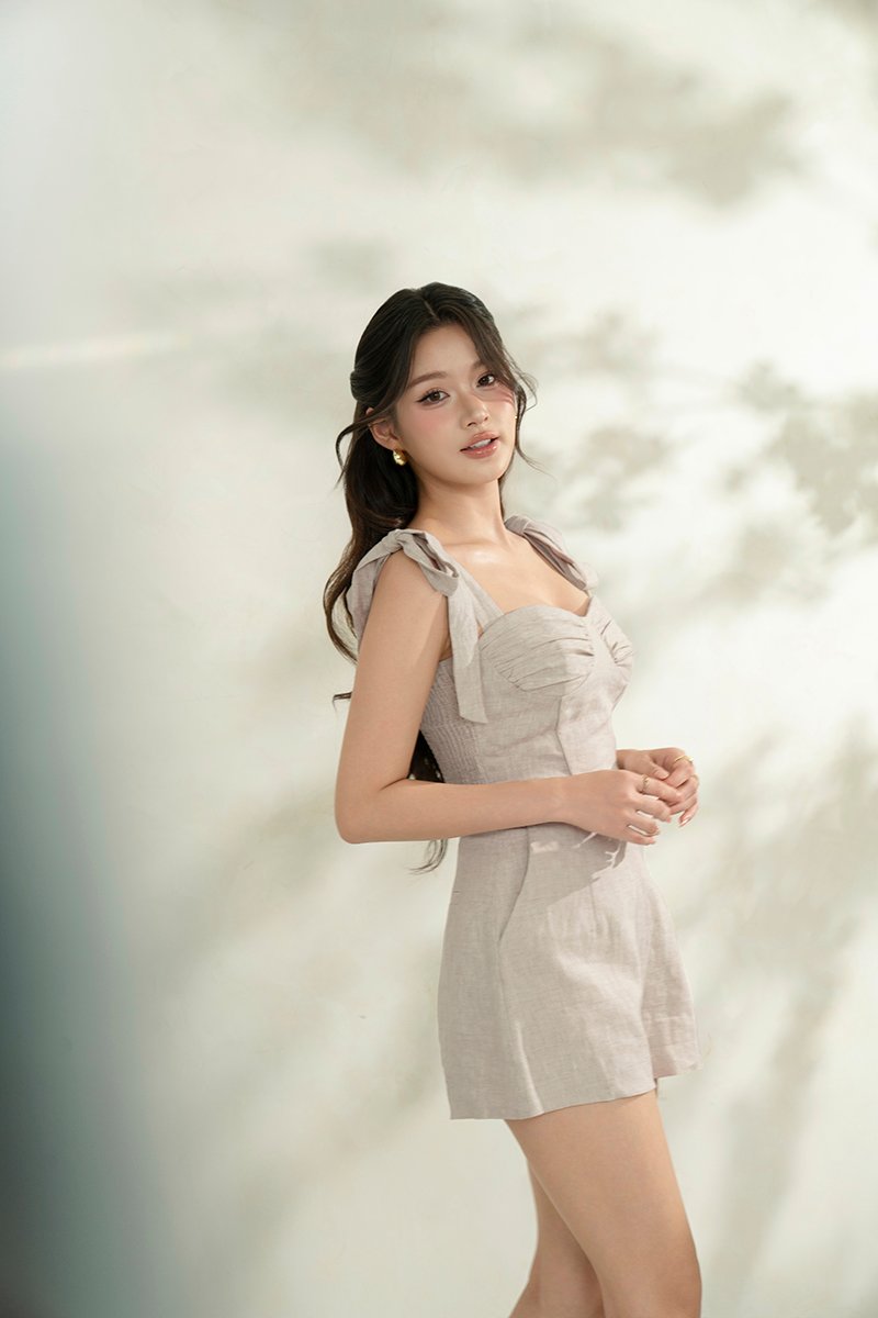 Evita Pleated Waistband Shorts in Linen Drift