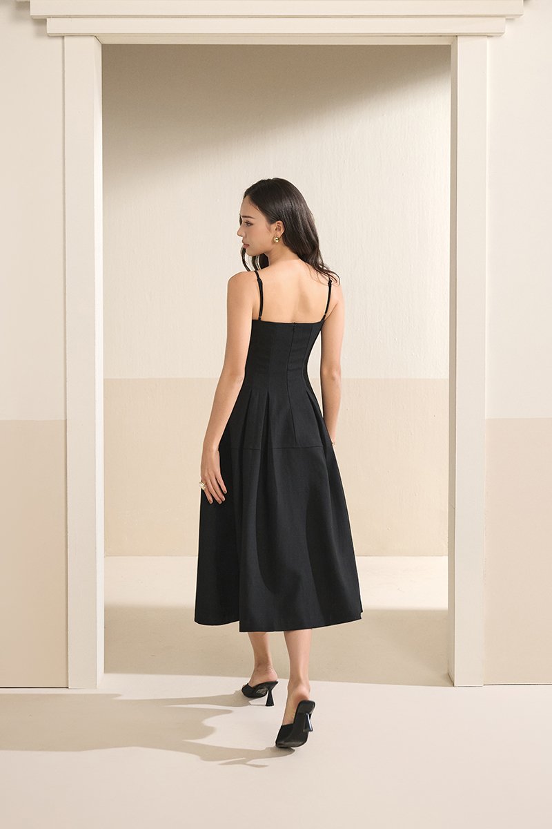 Illyra Padded Panel Midi Dress in Classic Black
