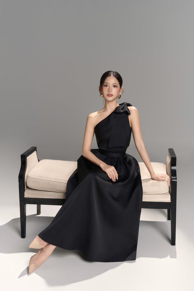 Lumira Padded Bow Toga Top in Classic Black