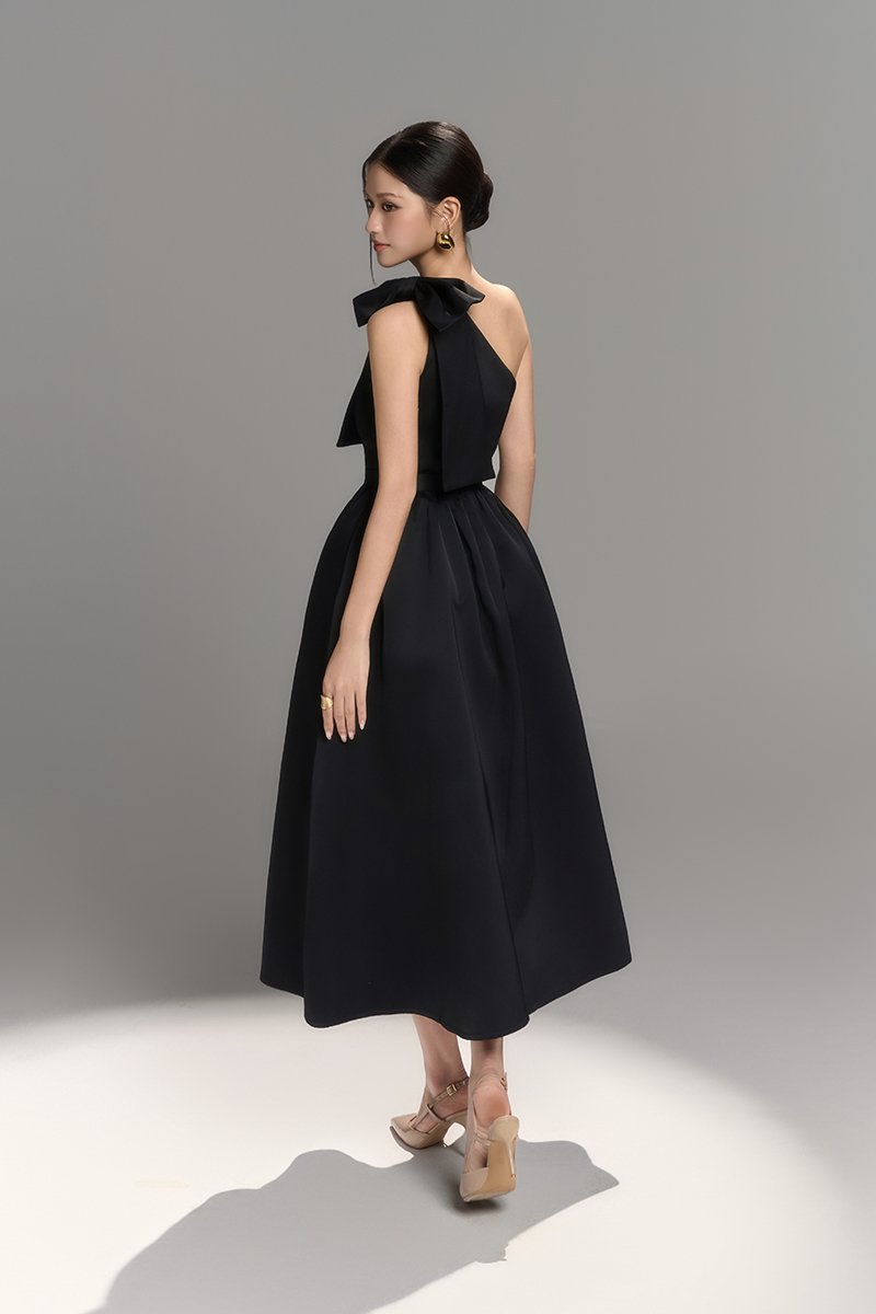 Lumira Midi Skirt in Classic Black