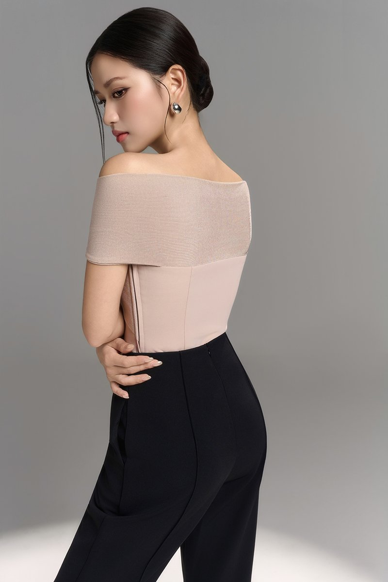 Maelle Padded Twist Off Shoulder Top in Light Bisque