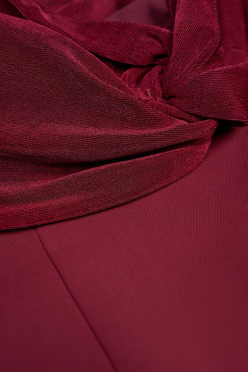 Maelle Padded Twist Off Shoulder Top in Wine Red