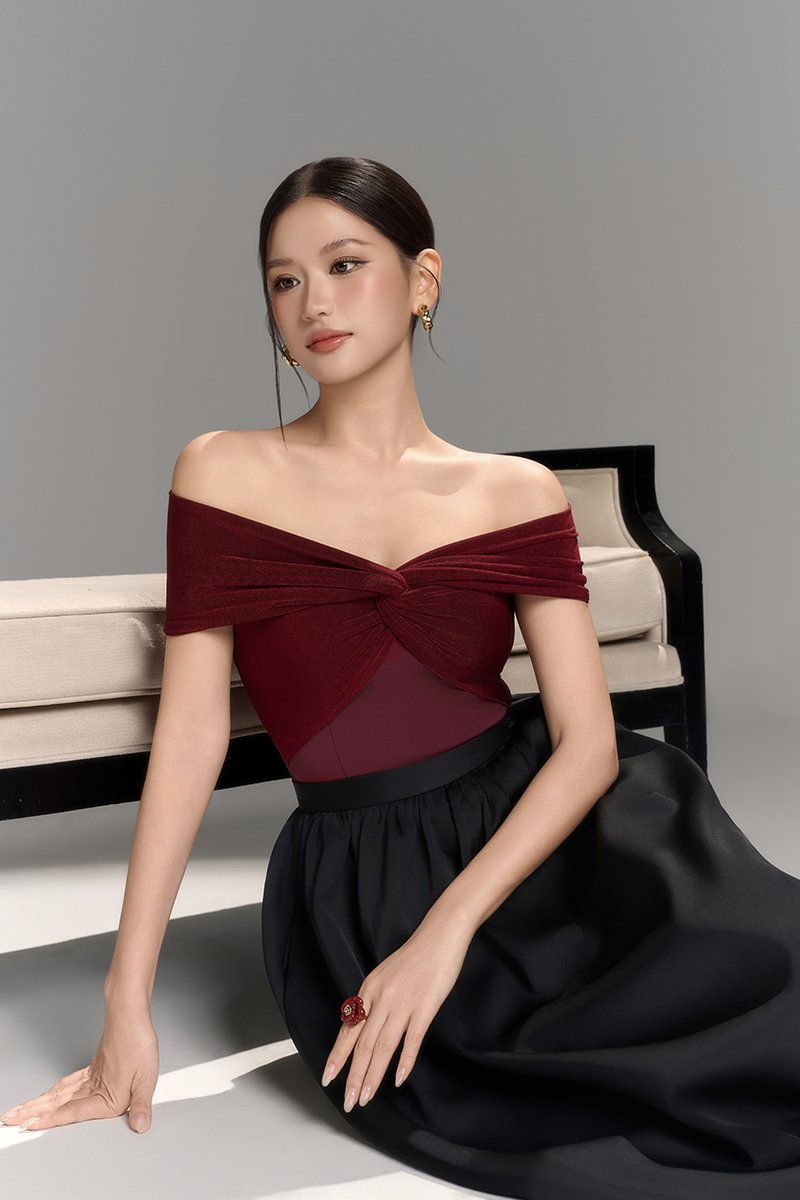 Maelle Padded Twist Off Shoulder Top in Wine Red