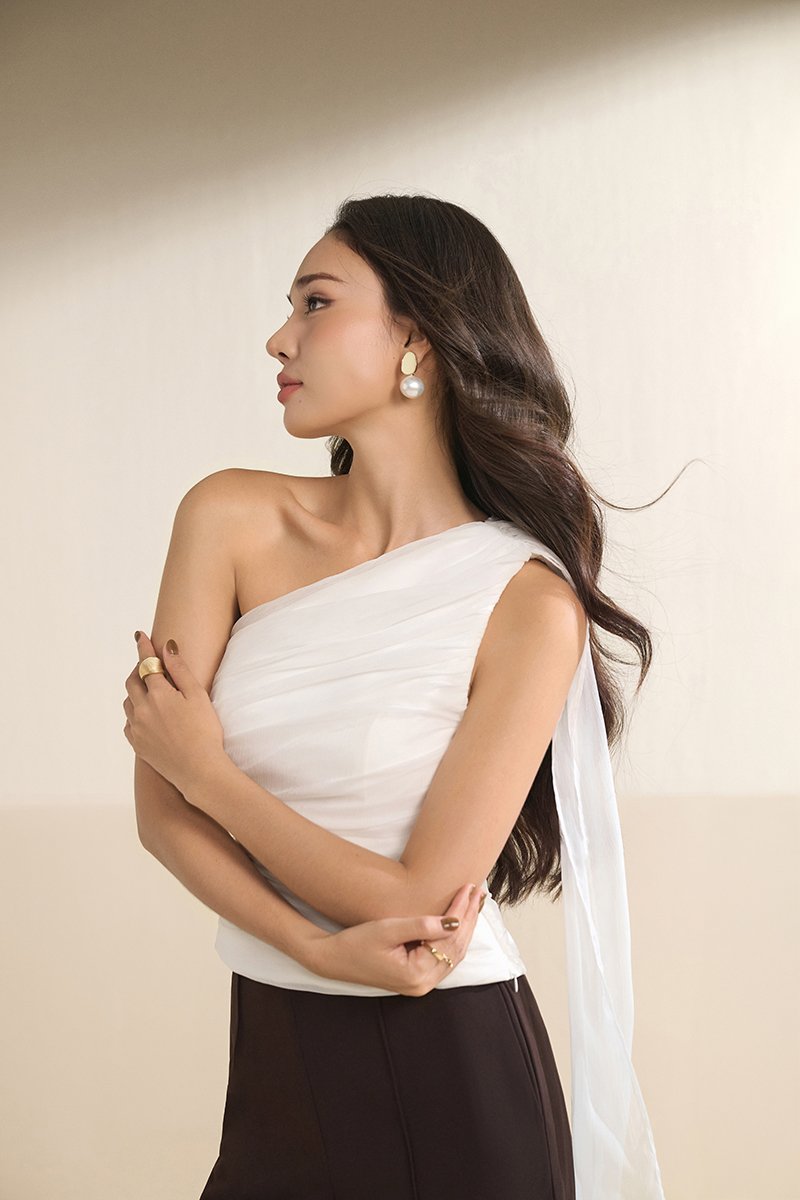 Raea Padded Toga Ruche Top in Iconic White