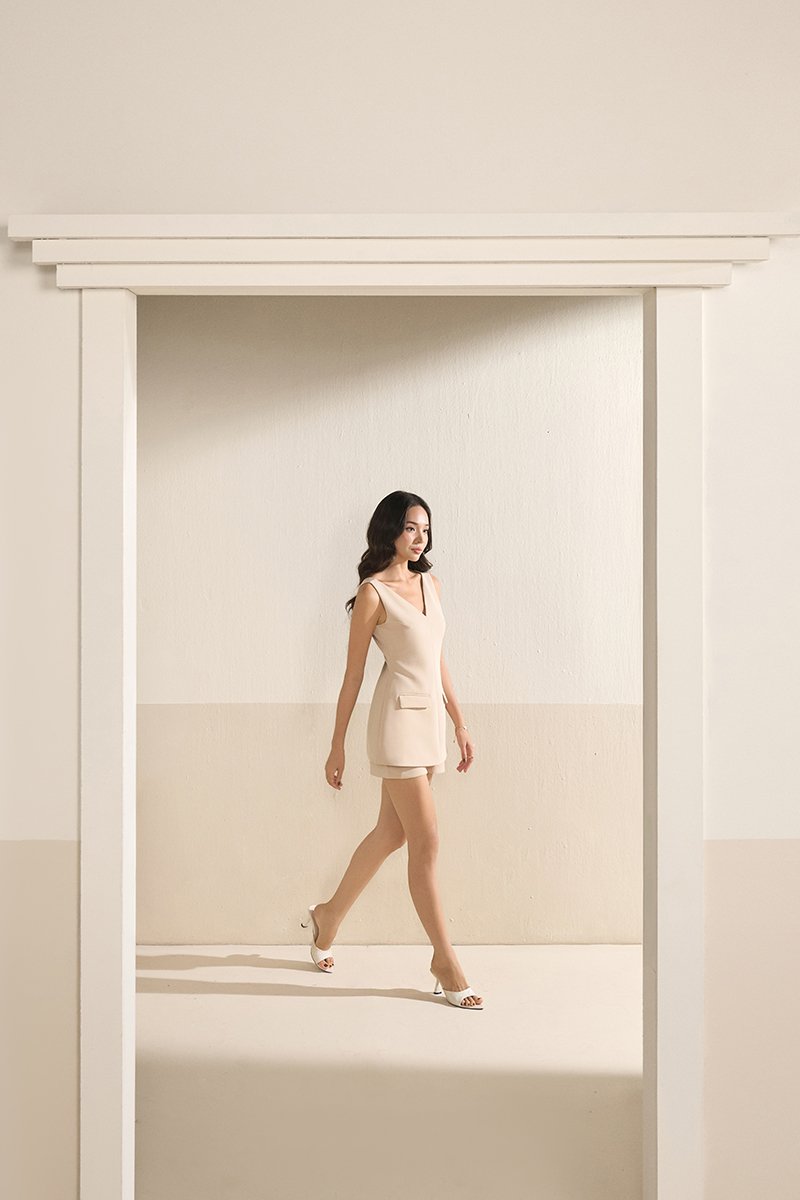 Zarielle Padded V-neckline Romper in Nude Pink