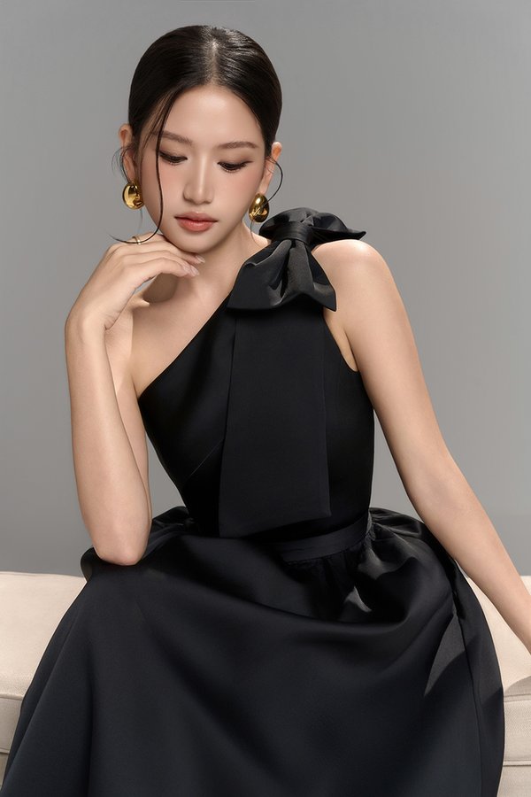 Lumira Bow Toga Top in Classic Black