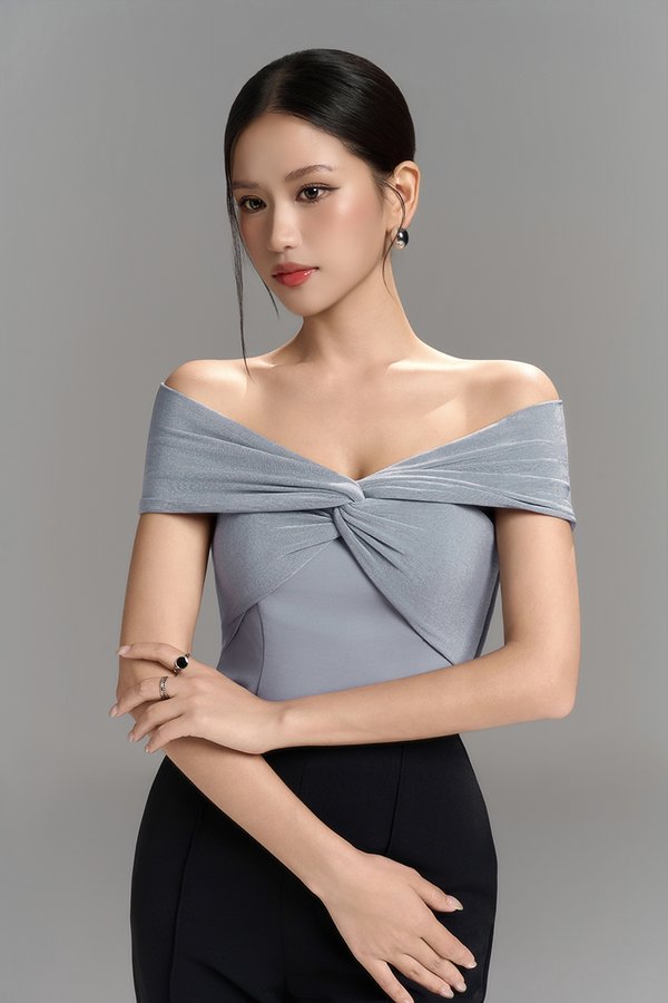 Maelle Padded Twist Off Shoulder Top in Pale Bluish Grey