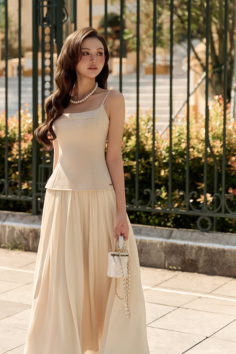 Eleanor Padded Contrast Maxi Dress in Light Bisque