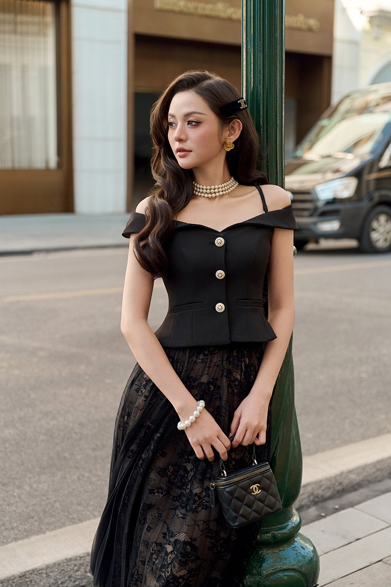 Lou Off Shoulder Peplum Top in Classic Black